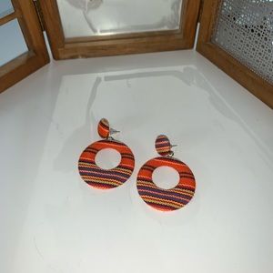 Aztec Dangle Earrings       NWT